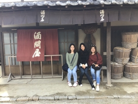Students enjoying the townscape in Edo period