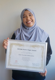 Aimi Syairah (Information Device Science Lab) receives Outstanding Student Award
