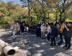Students learning about Tenryuji Temple