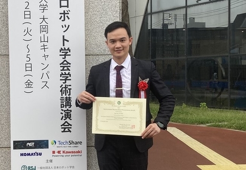 Ngoc Huy Nguyen of Robot Learning lab received the RSJ 2025 International Session Best Presentation Award. 