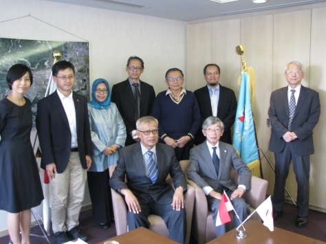 ムハマディヤ財団会長及びムハマディア大学サラカルタ校学長一行が本学を表敬訪問（2016/10/20）