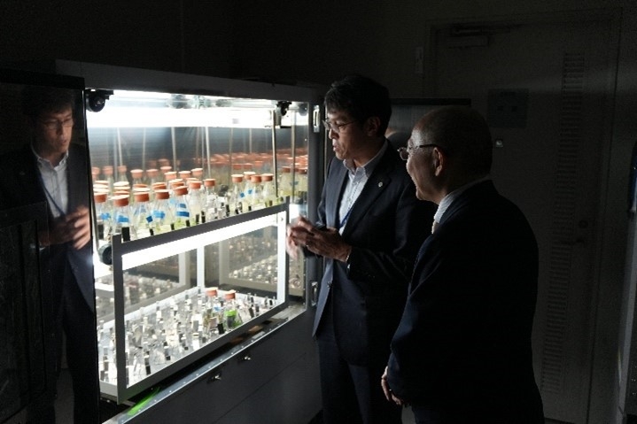 外務省 三澤政府代表/特命全権大使(関西担当)が本学を視察(2026/2/24)