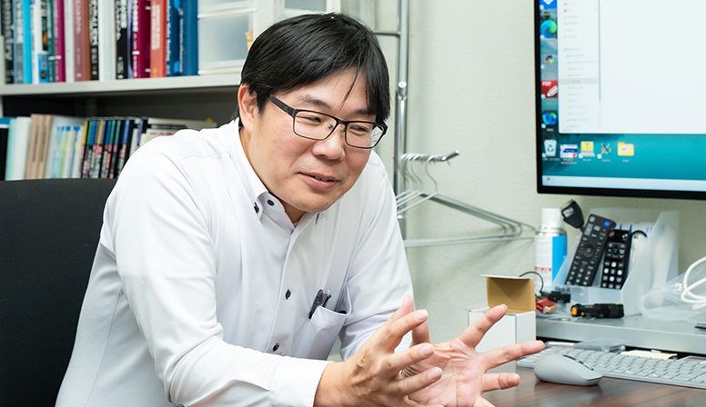 物質創成科学領域　光機能素子科学研究室  笹川 清隆 准教授