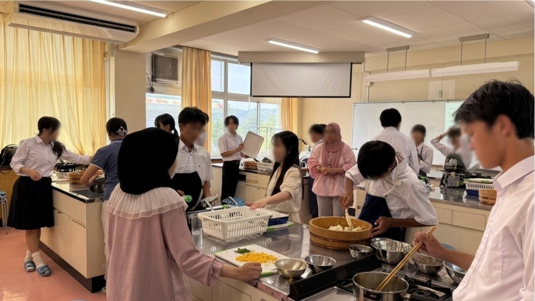 NAIST International Students Join Nara Kita High School English Science Camp