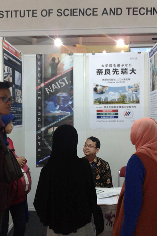 Alumni Represented NAIST at the Career & Scholarship Expo in Indonesia (May 14 - 15, 2016)