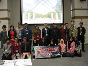 Malaysian high school students and NAIST staff
