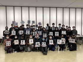 The participants and their masterpieces at the end of the event