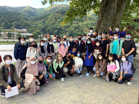 Students with “Togetsu-Kyo” in Arashiyama in the background