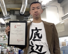 Hiroki Kato (Bioengineering Lab) receives the 59th incu・be Prize.