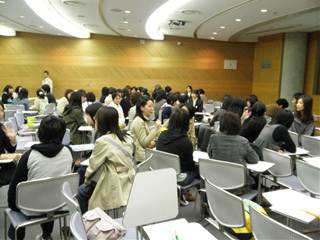 A scene from the exchange meeting with Keihanna female researchers