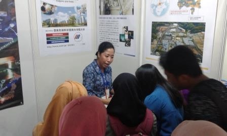 ボゴール農業大学主催「就職・留学フェア」に本学ブースを出展（2016/05/14～15）