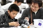 先端科学技術体験プログラム「親子でレゴロボットを作ってリレーにチャレンジ!」親子講座を開催(2010/12/11)