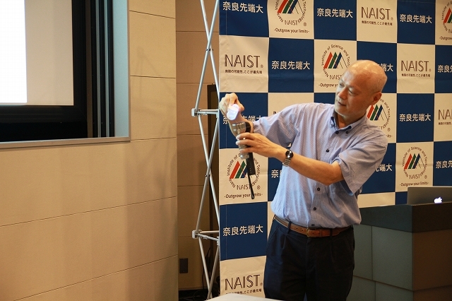 〔プレスリリース〕生命の起源説をヒントにして、らせん構造の転写実験に成功 ~左右不斉の分子が生命現象を担った謎の解明へ 紫外光を使った情報記録、半導体高分子の微細回路化へ道~