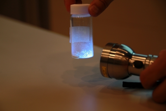 〔プレスリリース〕生命の起源説をヒントにして、らせん構造の転写実験に成功 ~左右不斉の分子が生命現象を担った謎の解明へ 紫外光を使った情報記録、半導体高分子の微細回路化へ道~