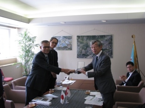 ムハマディヤ財団会長及びムハマディア大学サラカルタ校学長一行が本学を表敬訪問(2016/10/20)