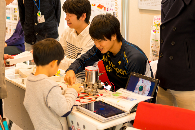 最先端の科学ってこんなに楽しい！ −オープンキャンパス2016を開催−（2016/11/13）