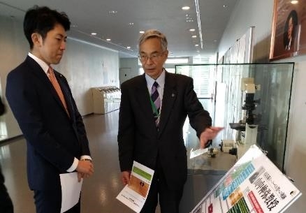 佐藤啓　参議院議員が本学を訪問（2017/2/3）