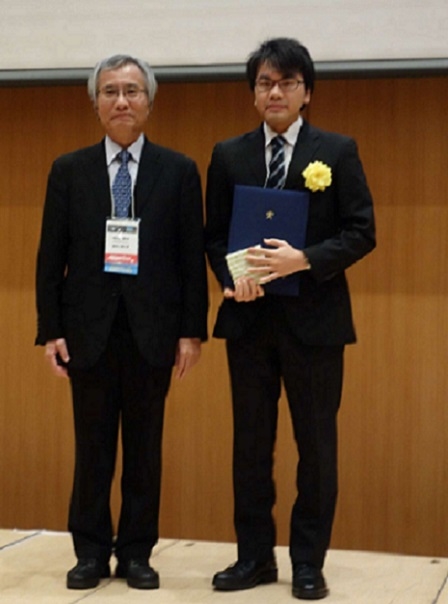 物質創成科学研究科光機能素子科学研究室の山口貴大さん（博士後期課程3年）が応用物理学会論文賞（論文奨励賞）を受賞