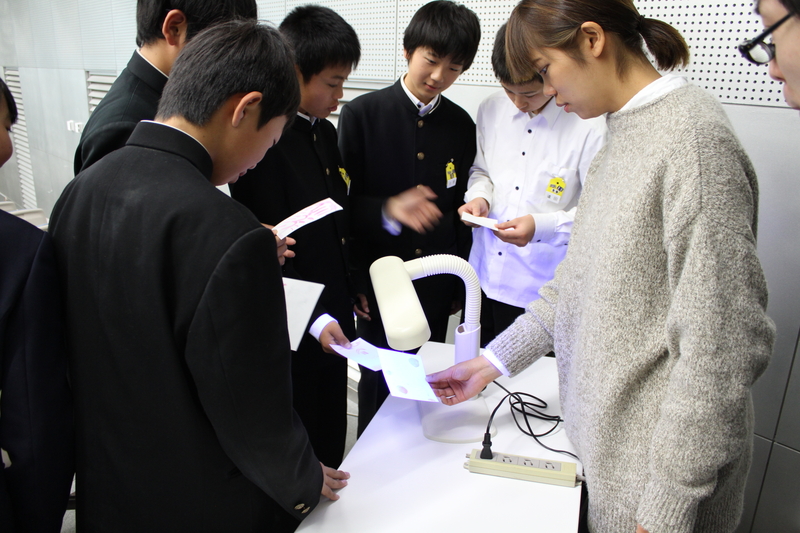 物質創成科学研究科において、生駒市内の中学生を対象に特別授業を実施(2017/11/16~17)