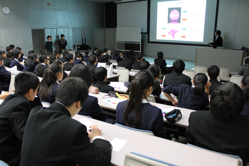 物質創成科学研究科において、生駒市内の中学生を対象に特別授業を実施(2017/11/16~17)