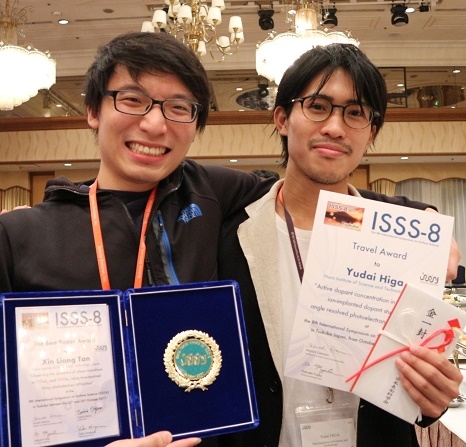 物質創成科学研究科　凝縮系物性学研究室の比嘉友大さん(博士前期課程2年)がInternational Symposium of Surface Science 8においてTravel Awardを受賞