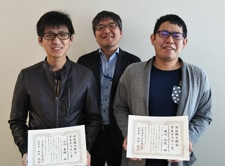 センシングデバイス研究室の磯川裕哉さん(博士前期課程2年)、小川泰輝さん(博士後前期程2年)が第79回応用物理学会秋季学術講演会において放射線分科会学生ポスター賞を受賞