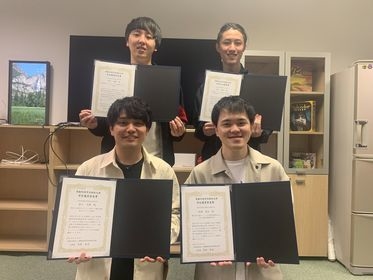 ユビキタスコンピューティングシステム研究室の真弓 大輝さん、河中昌樹さん、佐瀬凌太さんが情報処理学会関西支部 支部大会において、学生優秀発表賞を受賞