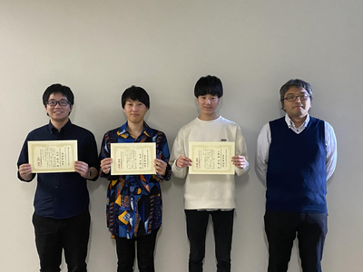 量子物理工学研究室の白鳥大毅さん、小野田大地さん、竹渕優馬さんが応用物理学会 極限的励起状態の形成と量子エネルギー変換研究グループ第3回研究会（第19回次世代先端光科学研究会）において若手奨励賞および講演奨励賞を受賞