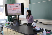 12月 9日（木）、生駒市立緑ヶ丘中学校で「ロボットと感情」と題した授業を行う日永田智絵 情報科学領域助教