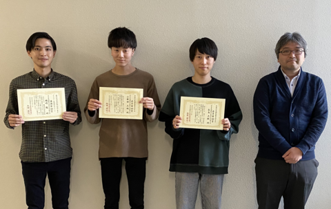 量子物理工学研究室の白鳥大毅さん、小野田大地さん、岡崎魁さんが応用物理学会 極限的励起状態の形成と量子エネルギー変換研究グループ第5回研究会（第21回次世代先端光科学研究会）において若手奨励賞および講演奨励賞を受賞