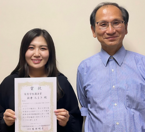 先進機能材料研究室の新井さん(博士前期課程)が日本セラミックス協会関西支部主催、第16回学術講演会「優秀講演学生賞」を受賞 