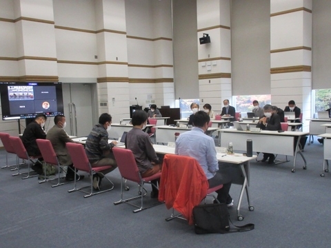 「学長と学生との懇談会」を開催（2022/10/26）