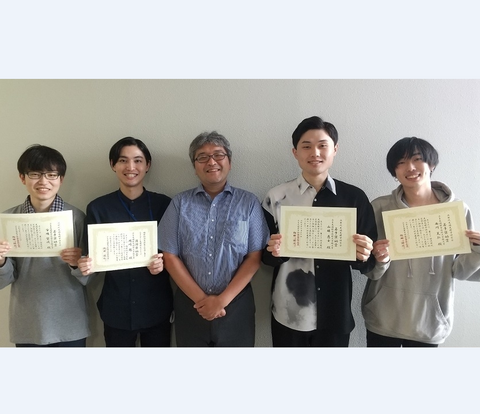 量子物理工学研究室の市場 賢政さん（博士後期課程1年）、岡崎 魁さん（博士後期課程1年）、西川 晃弘さん（博士前期課程2年）、山林 恵士さん（博士前期課程1年）が応用物理学会 極限的励起状態の形成と量子エネルギー変換研究グループ第11回研究会 兼 第27回次世代先端光科学研究会において講演奨励賞及び若手奨励賞を受賞 