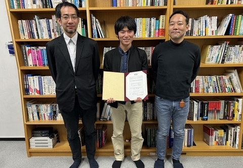 情報セキュリティ工学研究室の西山 輝さん(博士後期課程3年)が、電子情報通信学会・通信ソサイエティ 環境電磁工学研究会(EMCJ)の若手研究者発表会においてJIEP電磁特性技術委員会賞を受賞