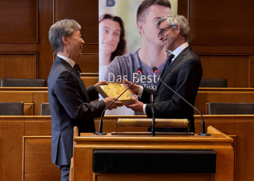 塩﨑学長一行がスイス・ベルン州を訪問(2025/5/19-25)