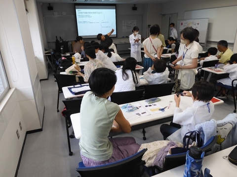 「技術職員と親子で遊ぼう！  夏休み子どもサイエンス2025～科学者になろう！光の不思議を大調査！～オンサイト会場　奈良先端大（2025/8/7)