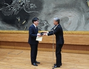 写真左側が甲賀栄貴助教