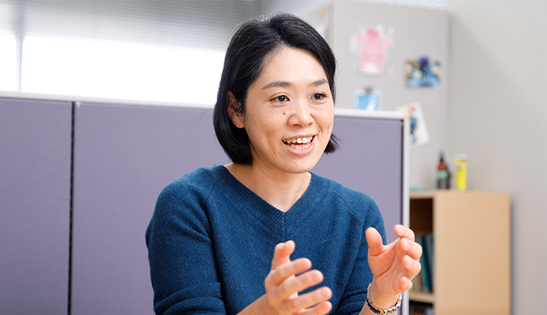 分子複合系科学研究室 准教授 藤間 祥子 准教授