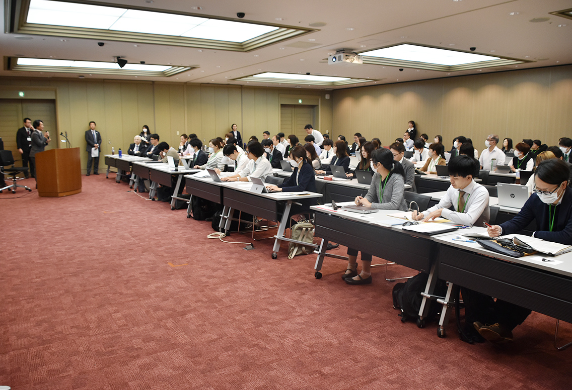 画像:事例発表の様子：国立大学協会