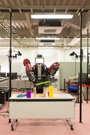 視覚･触覚センサと統合された双腕ロボット